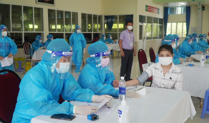 Lực lượng y bác sỹ Quảng Bình  luôn sẵn sàng thực hiện nhiệm vụ tiêm chủng vác xin phòng Covid-19
