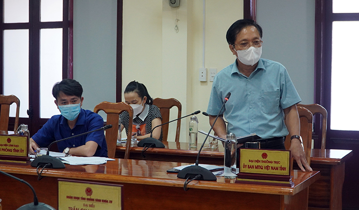 Đồng chí Trương Văn Hởi, Phó Chủ tịch Thường trực Ủy ban MTTQVN tỉnh phát biểu tại buổi họp.  