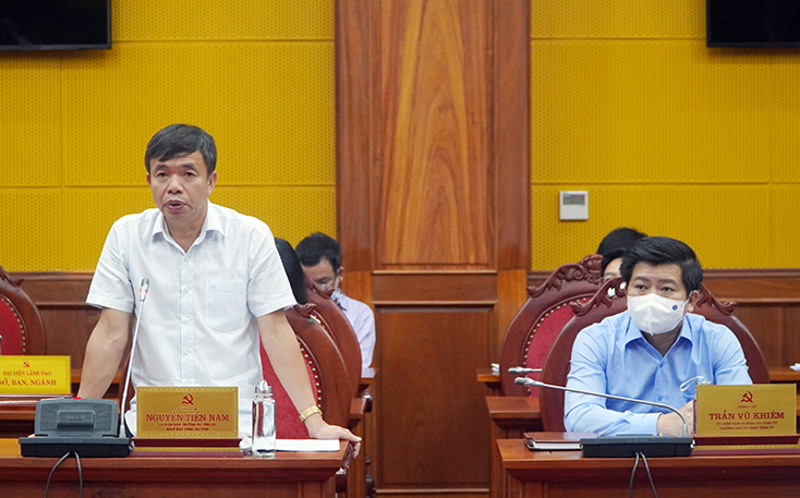 Đồng chí Nguyễn Tiến Nam, Ủy viên Ban Thươngf vụ Tỉnh ủy, Giám đốc Công an tỉnh phát biểu tại buổi làm việc