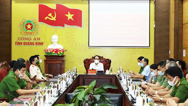 Đồng chí Phan Mạnh Hùng, Phó Chủ tịch UBND tỉnh dự buổi gặp mặt tại điểm cầu Công an tỉnh Quảng Bình.