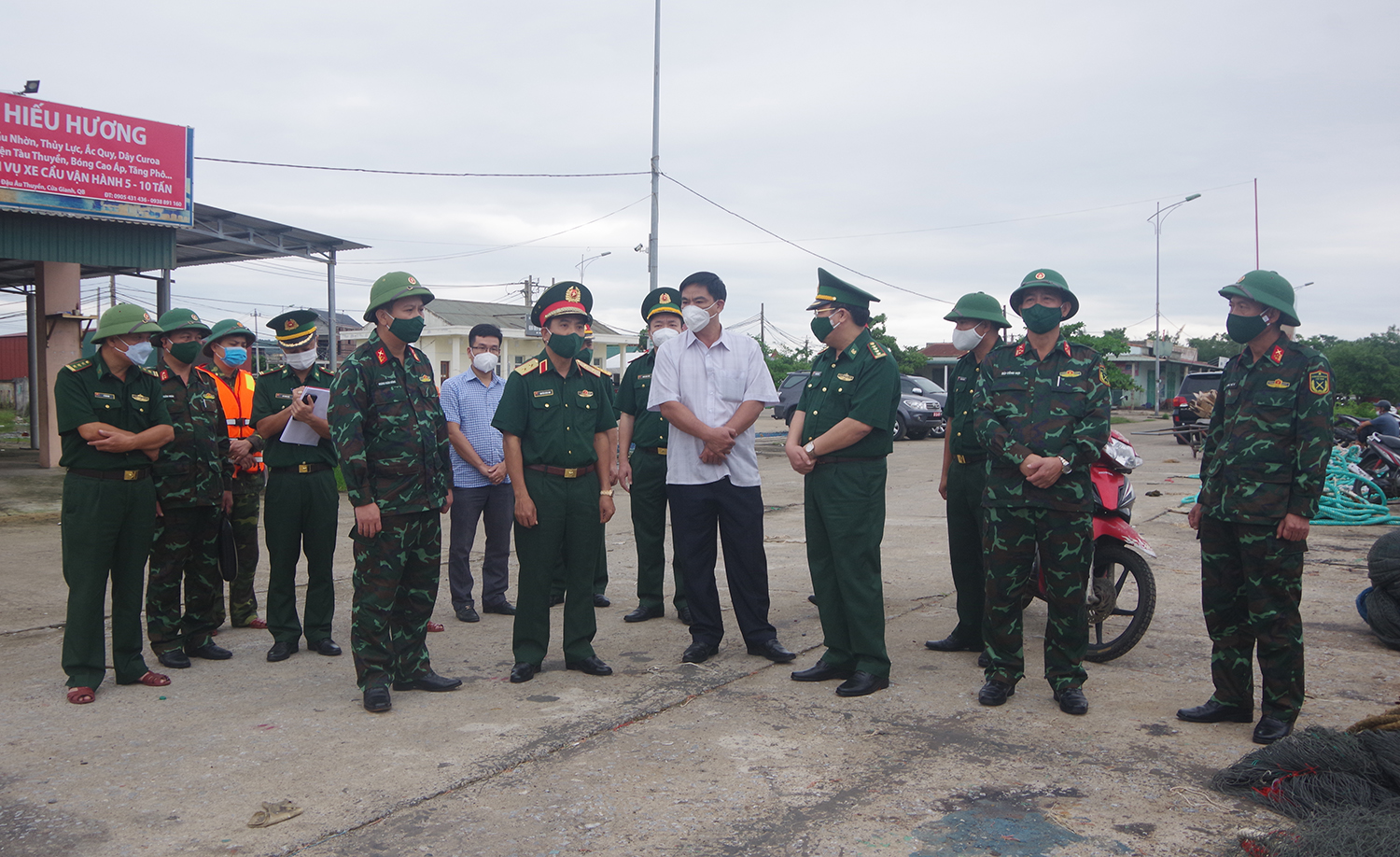 Tư lệnh Quân khu 4 kiểm tra công tác phòng chống bão số 8 tại Quảng Bình