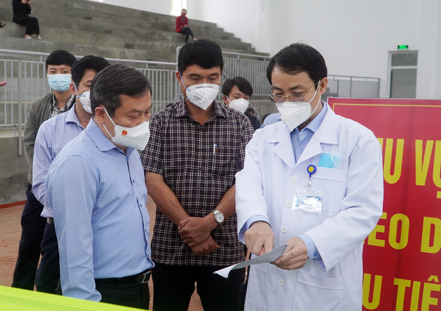Đồng chí Bí thư Tỉnh ủy kiểm tra công tác phòng chống dịch Covid-19 tại Minh Hóa