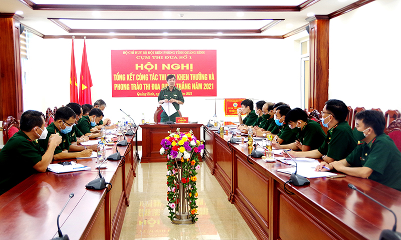 Đồng chí đại tá Lê Văn Tiến, Bí thư Đảng ủy, Chính ủy BĐBP tỉnh dự và phát biểu chỉ đạo tại cụm thi đua số 1 (các đơn vị tuyến rừng).