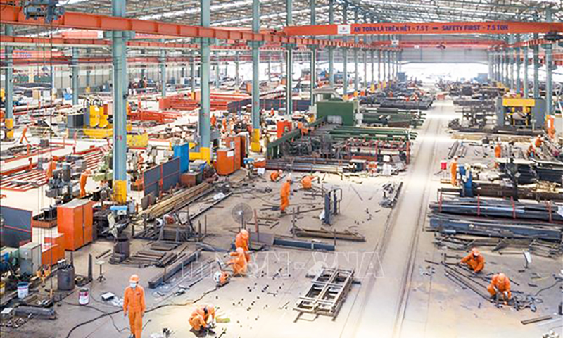 Công nhân lao động tại nhà xưởng Công ty cổ phần Cơ khí xây dựng thương mại Đại Dũng tại khu Công nghiệp An Hạ, huyện Bình Chánh, TP Hồ Chí Minh. Ảnh minh họa: Thanh Vũ/TTXVN