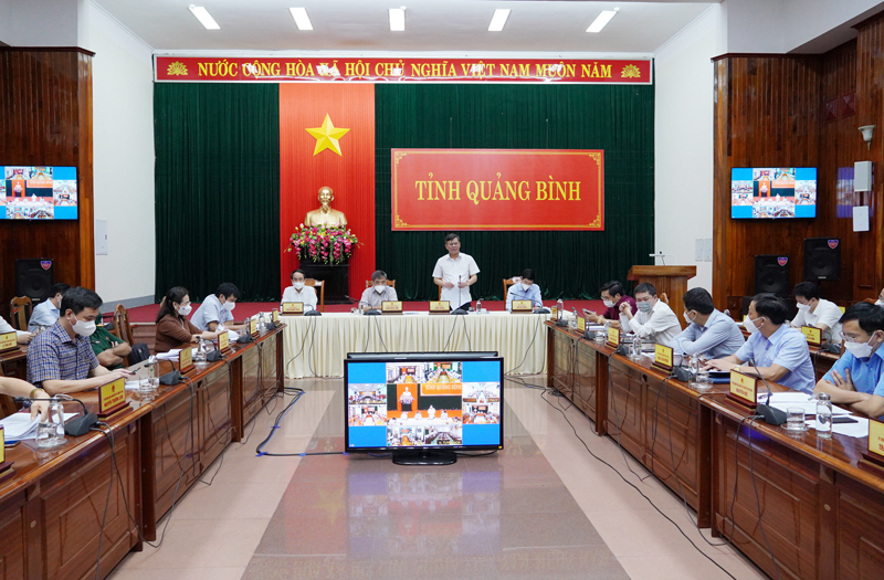Đồng chí Chủ tịch UBND tỉnh Trần Thắng và các đồng chí Phó Chủ tịch UBND tỉnh chủ trì hội nghị.