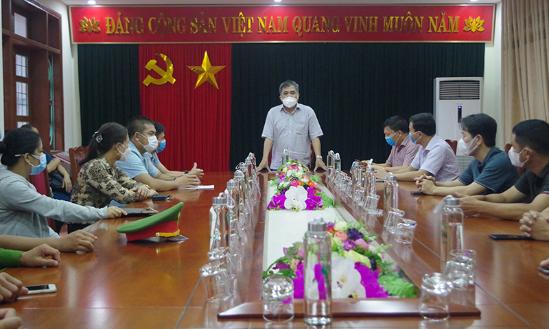 Đồng chí Phó Chủ tịch Thường trực UBND tỉnh Đoàn Ngọc Lâm phát biểu động viên các thành viên Tổ công tác.