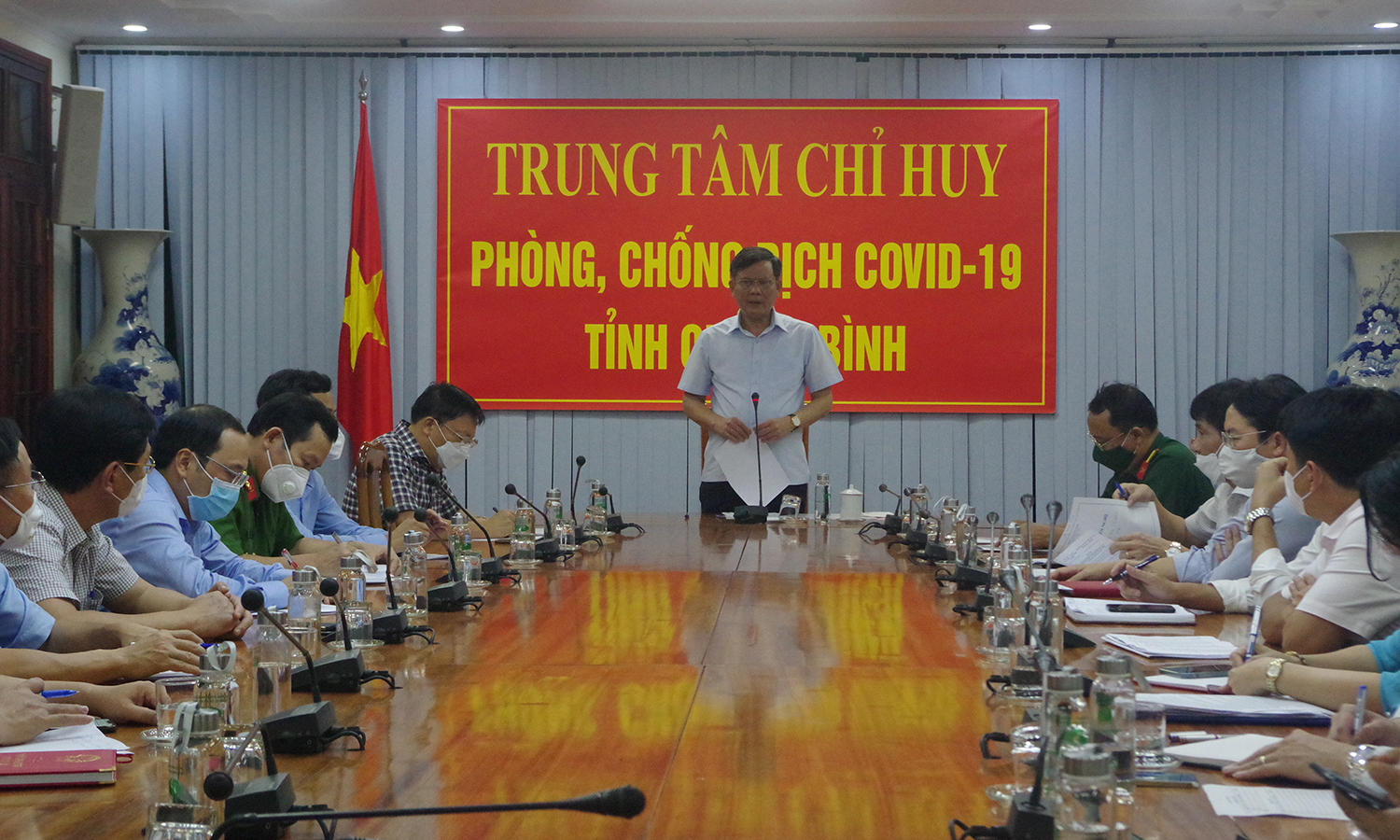 Đồng chí Chủ tịch UBND tỉnh Trần Thắng đề nghị các sở, ngành và địa phương bảo đảm chuẩn bị tốt các điều kiện cho việc đón công dân về địa phương.