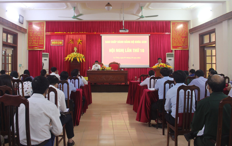 Các đại biểu dự Hội nghị lần thứ 10, Ban Chấp hành Đảng bộ huyện Lệ Thủy