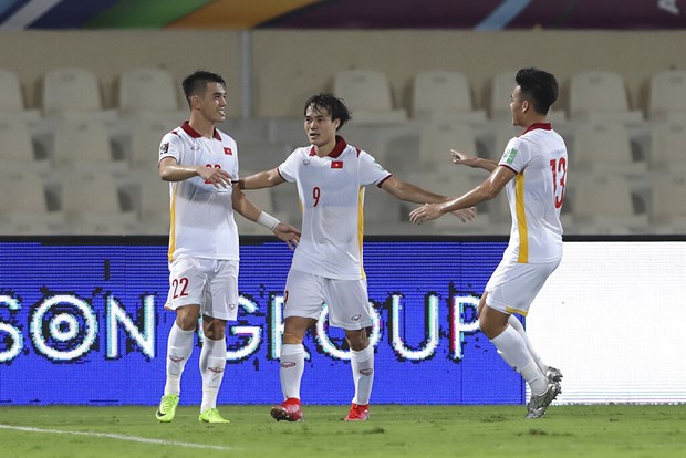  Tiến Linh và Hồ Tấn Tài ghi bàn vào lưới đội tuyển Trung Quốc. (Ảnh: AP)
