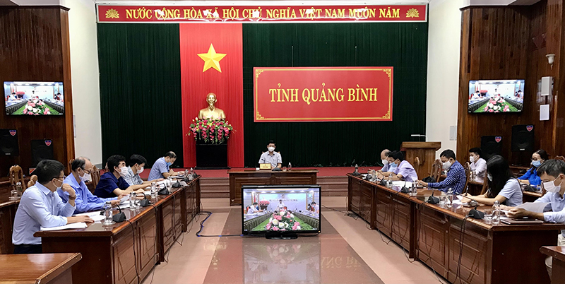 Đồng chí Phó Chủ tịch UBND tỉnh Hồ An Phong và các đại biểu tham dự hội nghị tại điểm cầu Quảng Bình.