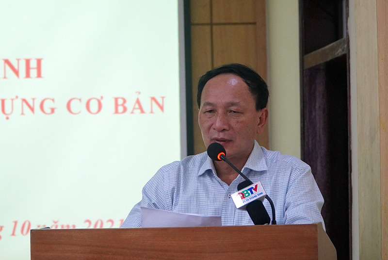 Đồng chí Chủ tịch HĐND tỉnh Trần Hải Châu phát biểu tại phiên họp.
