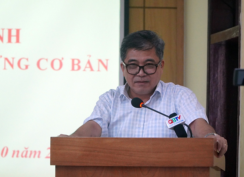 Đồng chí Phó Chủ tịch Thường trực UBND tỉnh Đoàn Ngọc Lâm phát biểu tại phiên họp.