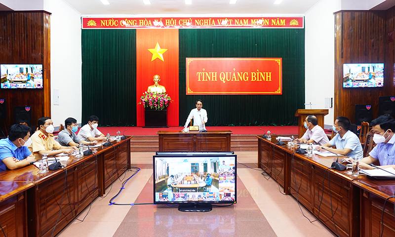 Đồng chí Phó Chủ tịch UBND tỉnh Phan Mạnh Hùng chủ trì hội nghị tại điểm cầu tỉnh Quảng Bình.