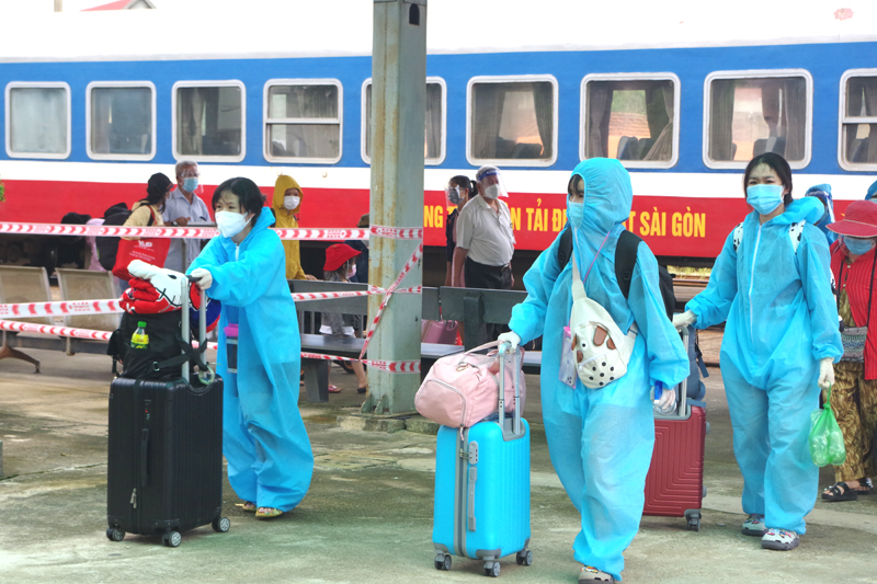 Công dân lưu trú tại TP. Hồ Chí Minh và các tỉnh phía Nam về đến Quảng Bình bằng tàu hỏa an toàn.