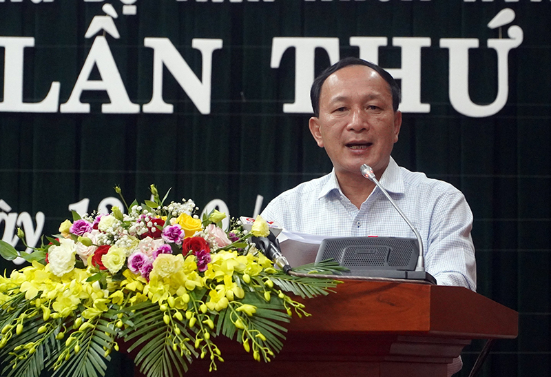 Đồng chí Phó Bí thư Thường trực Tỉnh ủy Trần Hải Châu trình bày báo cáo KT-XH, công tác xây dựng Đảng quý III, nhiệm vụ quý IV.