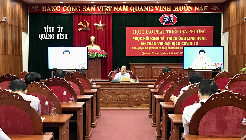 Đồng chí Phó Bí thư Thường trực Tỉnh ủy Trần Hải Châu dự hội thảo tại điểm cầu Quảng Bình.