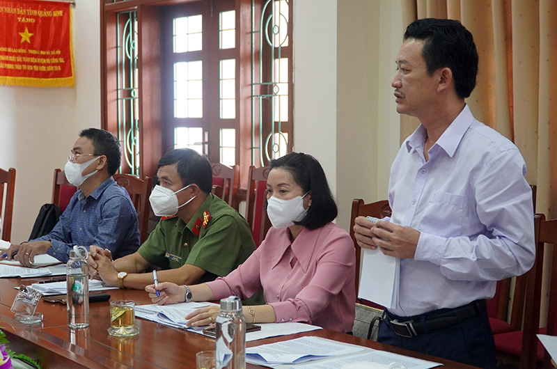 Đại biểu Trần Quang Minh phát biểu tại buổi khảo sát.