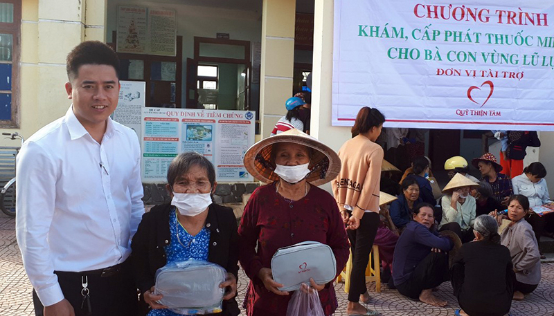  Bàn giao bò sinh sản thuộc chương trình “Ngân hàng bò giống” do Quỹ Thiện Tâm hỗ trợ cho các hộ nghèo huyện Quảng Ninh 