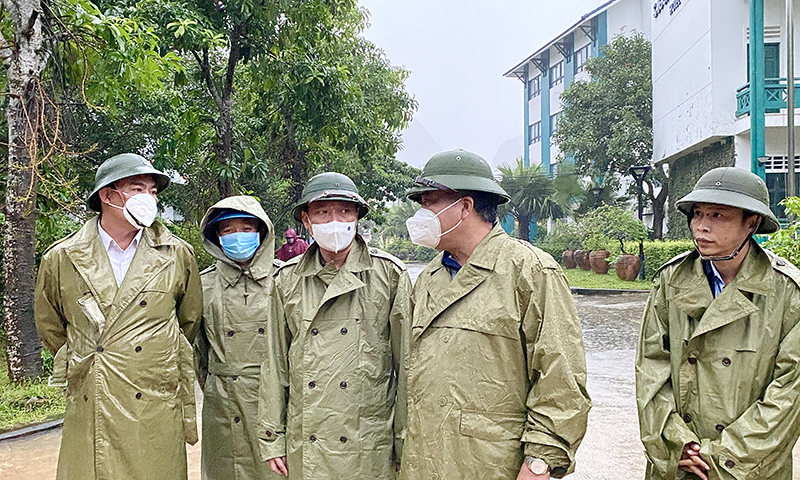Đồng chí Phó Chủ tịch Thường trực UBND tỉnh Đoàn Ngọc Lâm kiểm tra công tác phòng, chống lụt bão tại xã Trường Xuân (Quảng Ninh).