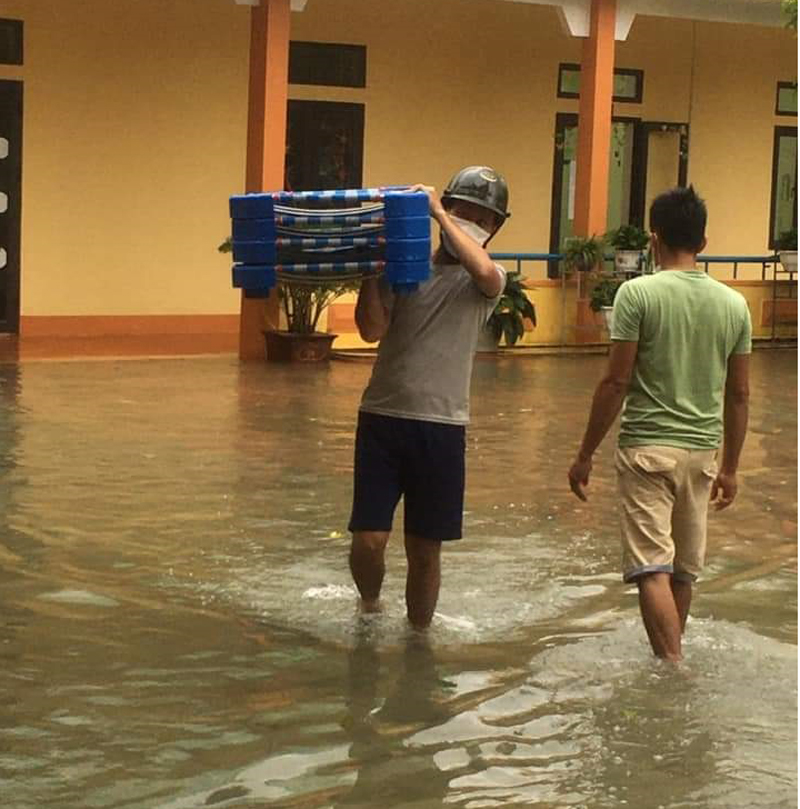 Bố Trạch có gần 300 ngôi nhà và trường học bị ngập lụt từ 0,3-1,2m.