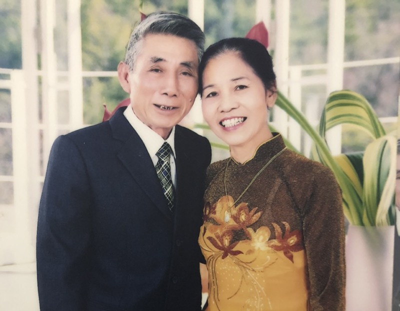 Nhạc sỹ Quách Mộng Lân và vợ.