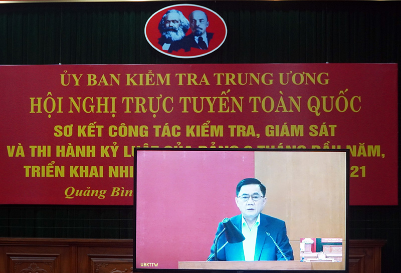 Đồng chí Chủ nhiệm UBKT Trung ương Trần Cẩm Tú phát biểu kết luận hội nghị.  