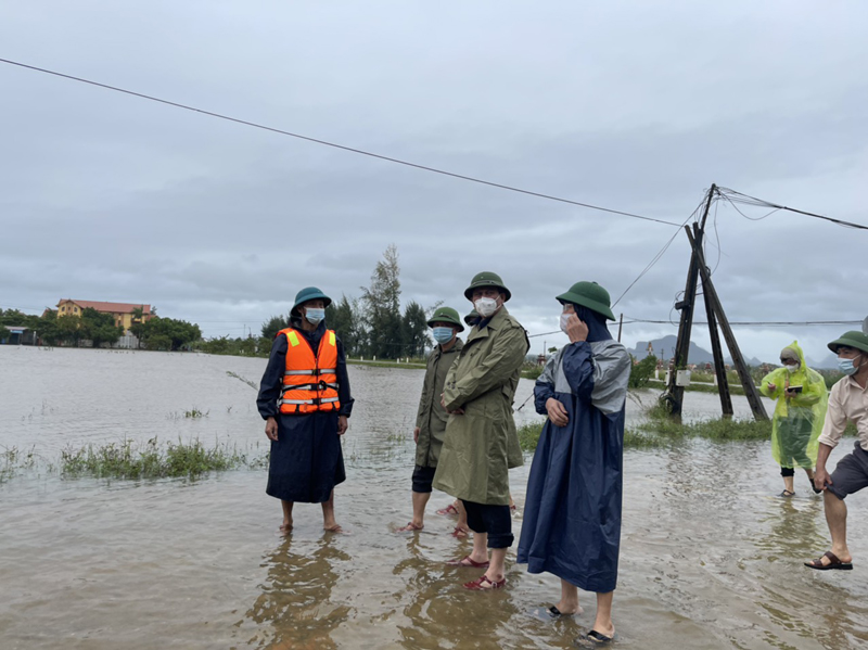 Lãnh đạo tỉnh, huyện kiểm tra công tác ứng phó mưa lũ tại Quảng Ninh.