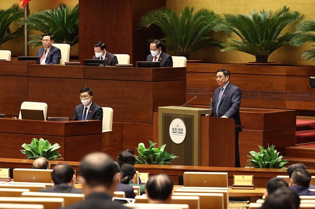 Thủ tướng Phạm Minh Chính trình bày báo cáo kết quả thực hiện kế hoạch phát triển kinh tế-xã hội năm 2021; dự kiến kế hoạch phát triển kinh tế - xã hội năm 2022. Ảnh: TTXVN