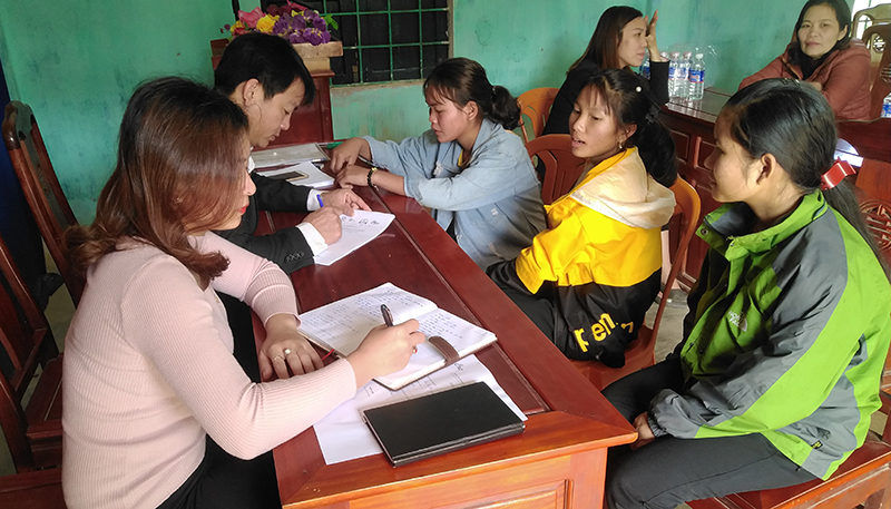 Tuyên truyền pháp luật về giảm TH & HNCHT cho ĐB DTTS ở huyện Minh Hóa (ảnh chụp năm 2019, khi chưa xảy ra dịch bệnh Covid-19).