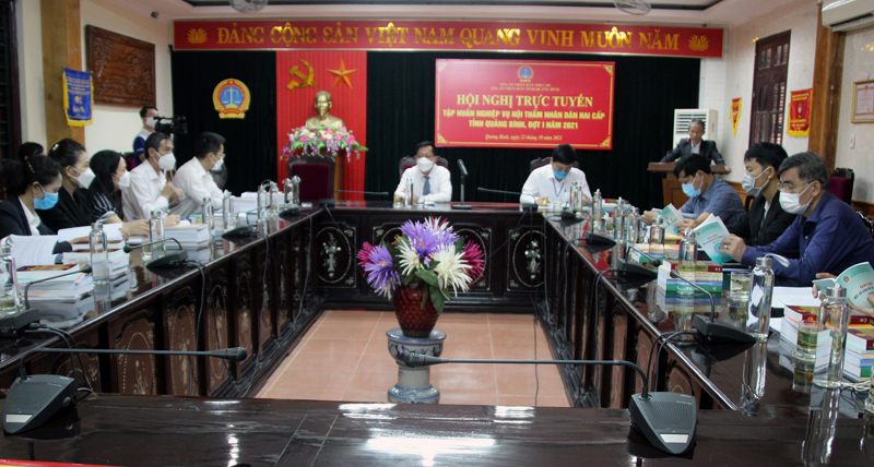 Đồng chí Nguyễn Hữu Tuyến, Chánh án TAND tỉnh chủ trì điểm cầu tại TAND tỉnh