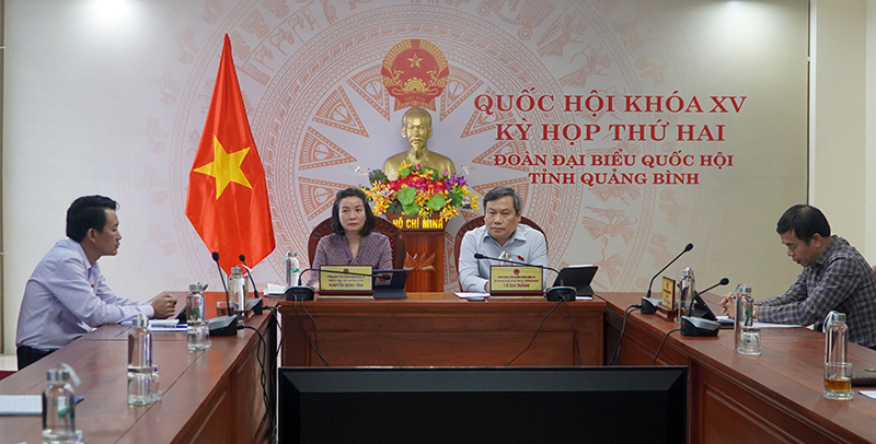 Đoàn ĐBQH tỉnh thảo luận tại phiên họp ngày 22-10 