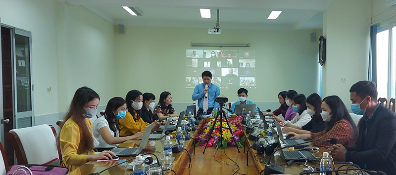 Các đại biểu dự hội thảo tại điểm cầu Trường Đại học Quảng Bình