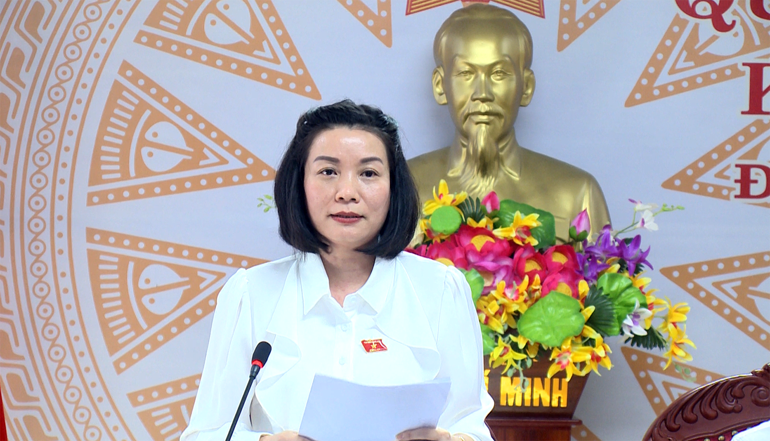 Đại biểu Nguyễn Minh Tâm, Phó trưởng đoàn ĐBQH chuyên trách thảo luận trực tuyến sáng 26-10.
