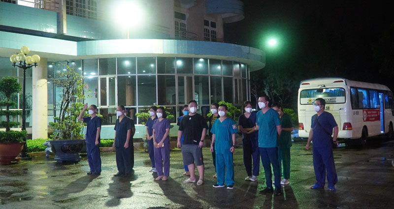 Đoàn cán bộ y tế tỉnh Quảng Bình đã hoàn thành xuất sắc nhiệm vụ hỗ trợ TP. Hồ Chí Minh chống dịch và mạnh khỏe trở về quê hương.