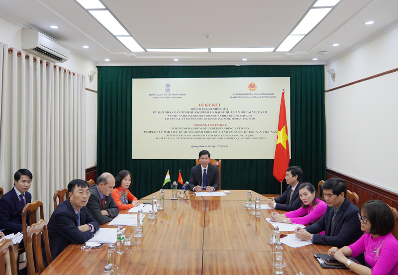  Đồng chí Phó Chủ tịch Hồ An Phong và các đại biểu tham dự lễ ký kết tại điểm cầu tỉnh Quảng Bình.