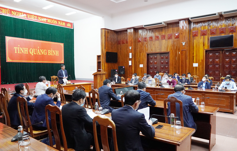 Đồng chí Chủ tịch UBND tỉnh Trần Thắng phát biểu đặt vấn đề tại buổi làm việc.