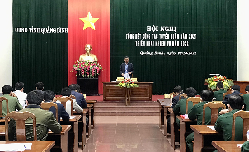 Đồng chí Chủ tịch UBND tỉnh Trần Thắng điều hành hội nghị.