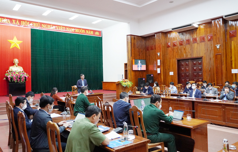 Đồng chí Chủ tịch UBND tỉnh Trần Thắng phát biểu tại hội nghị.