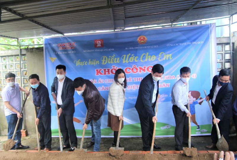 Gia đình em Lê Thị Quỳnh Hoa cũng đã được hỗ trợ xây nhà nhân ái