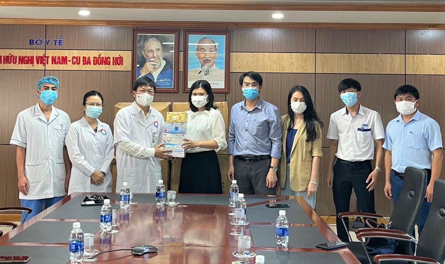 Công ty Kim Sora trao tặng khẩu trang y tế phòng, chống dịch Covid-19