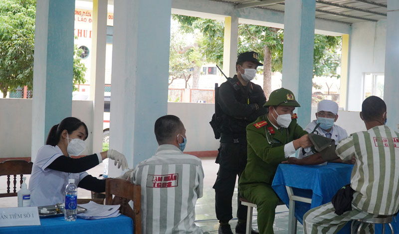 Triển khai tiêm vắc-xin phòng Covid-19 tại Trại giam Đồng Sơn