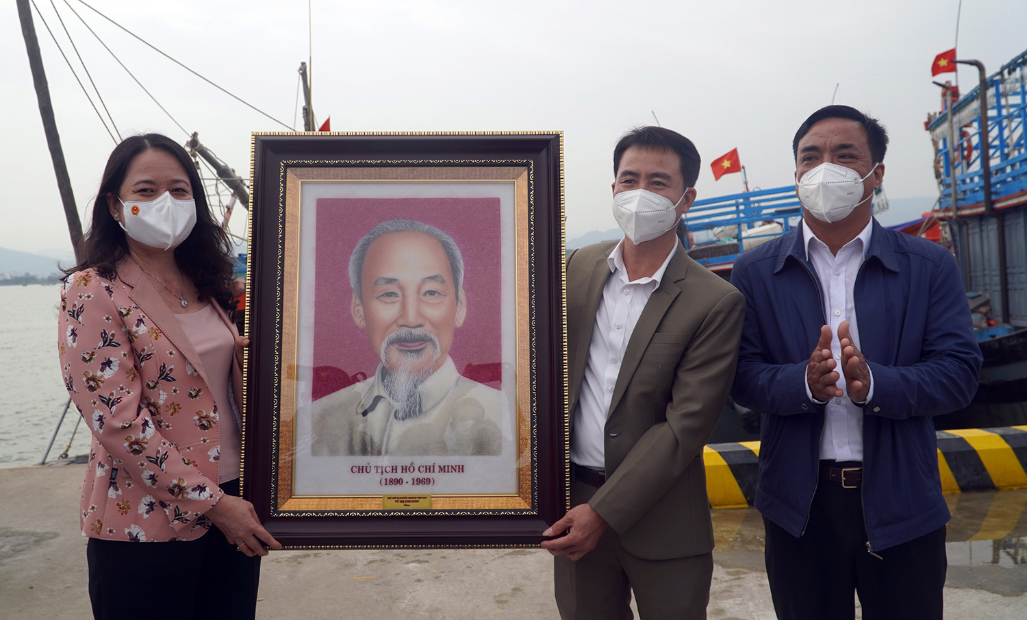 Phó Chủ tịch nước Võ Thị Ánh Xuân thăm ngư dân phường Quảng Phúc