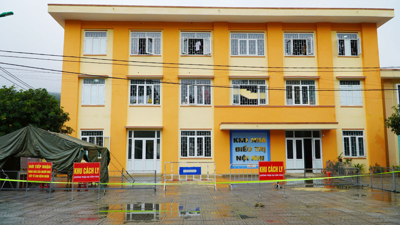 Khu cách ly, điều trị bệnh nhân Covid-19, Bệnh viện đa khoa huyện Minh Hóa được kích hoạt ngay khi phát sinh điểm dịch mới tại TDP5, thị trấn Quy Đạt.