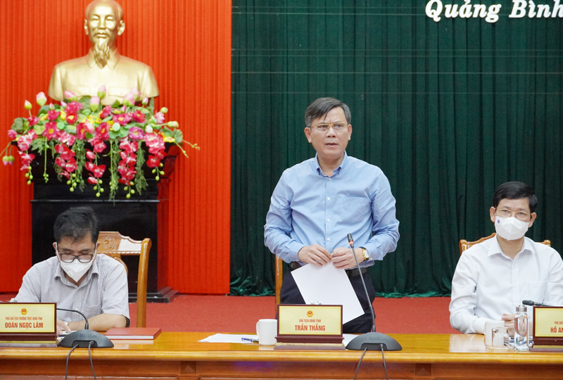  Đồng chí Chủ tịch UBND tỉnh Trần Thắng phát biểu đặt vấn đề tại phiên họp