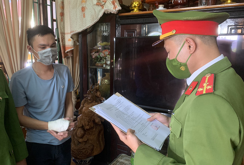 Cơ quan Cảnh sát điều tra Công an tỉnh thông báo lệnh bắt tạm giam Phạm Duy Khánh về hành vi lừa đảo chiếm đoạt tài sản.