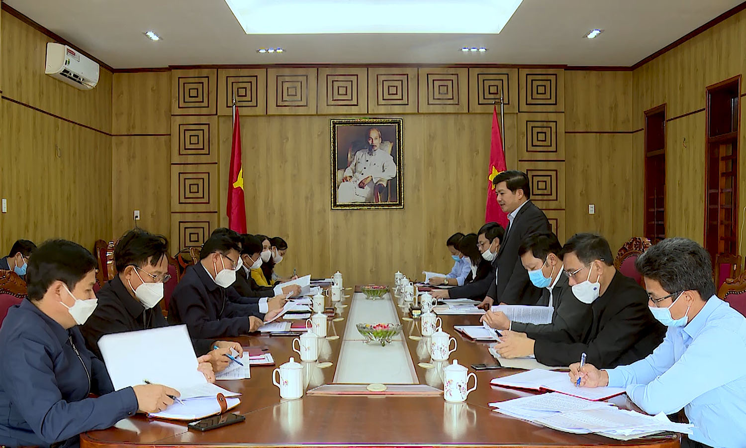Đồng chí Trưởng ban Tổ chức Tỉnh ủy Trần Vũ Khiêm phát biểu kết luận buổi làm việc