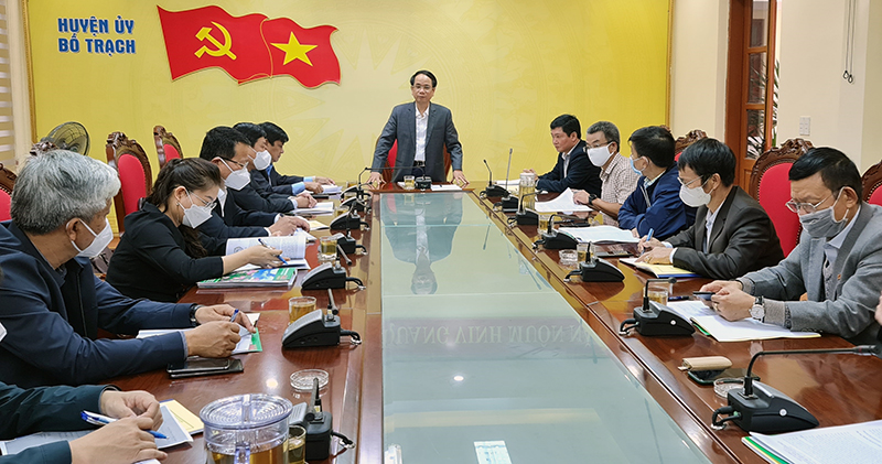 Đồng chí Phó Chủ tịch UBND tỉnh Phan Manh Hùng phát biểu kết luận buổi làm việc.