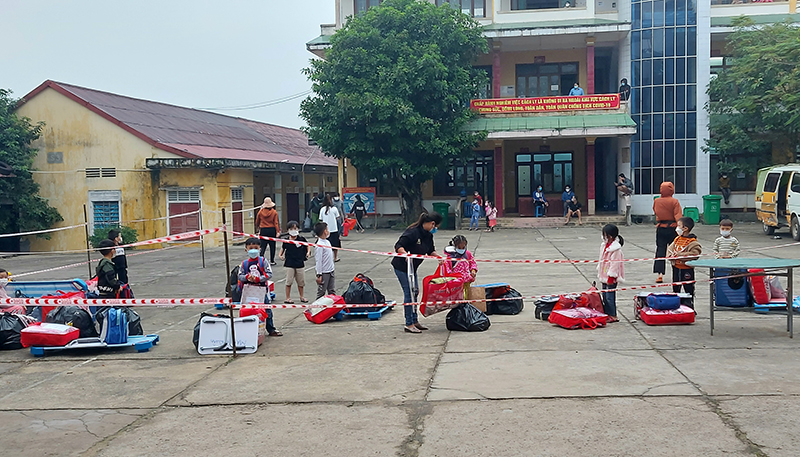 Giáo viên và học sinh Trường tiểu học Sơn Hóa hoàn thành thời gian cách ly tập trung.