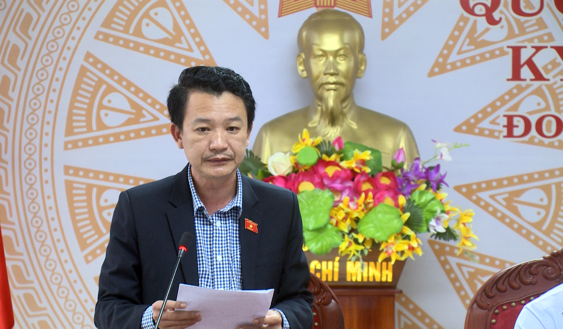 Đại biểu Trần Quang Minh phát biểu tại phiên họp trực tuyến