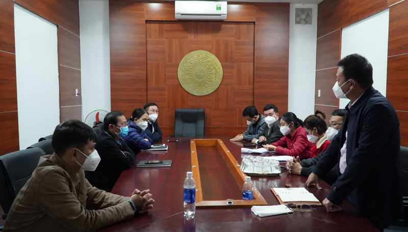 CDC Quảng Bình họp khẩn với huyện Tuyên Hóa trong đêm 14-11, bàn biện pháp dập dịch.